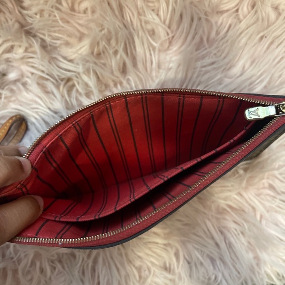 Louis Vuitton Neverfill Wristlet - Picture 4 of 4